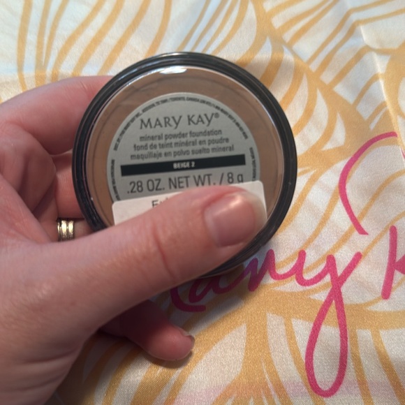 Mary Kay Mineral Powder BEIGE 2 with brush - Picture 3 of 3